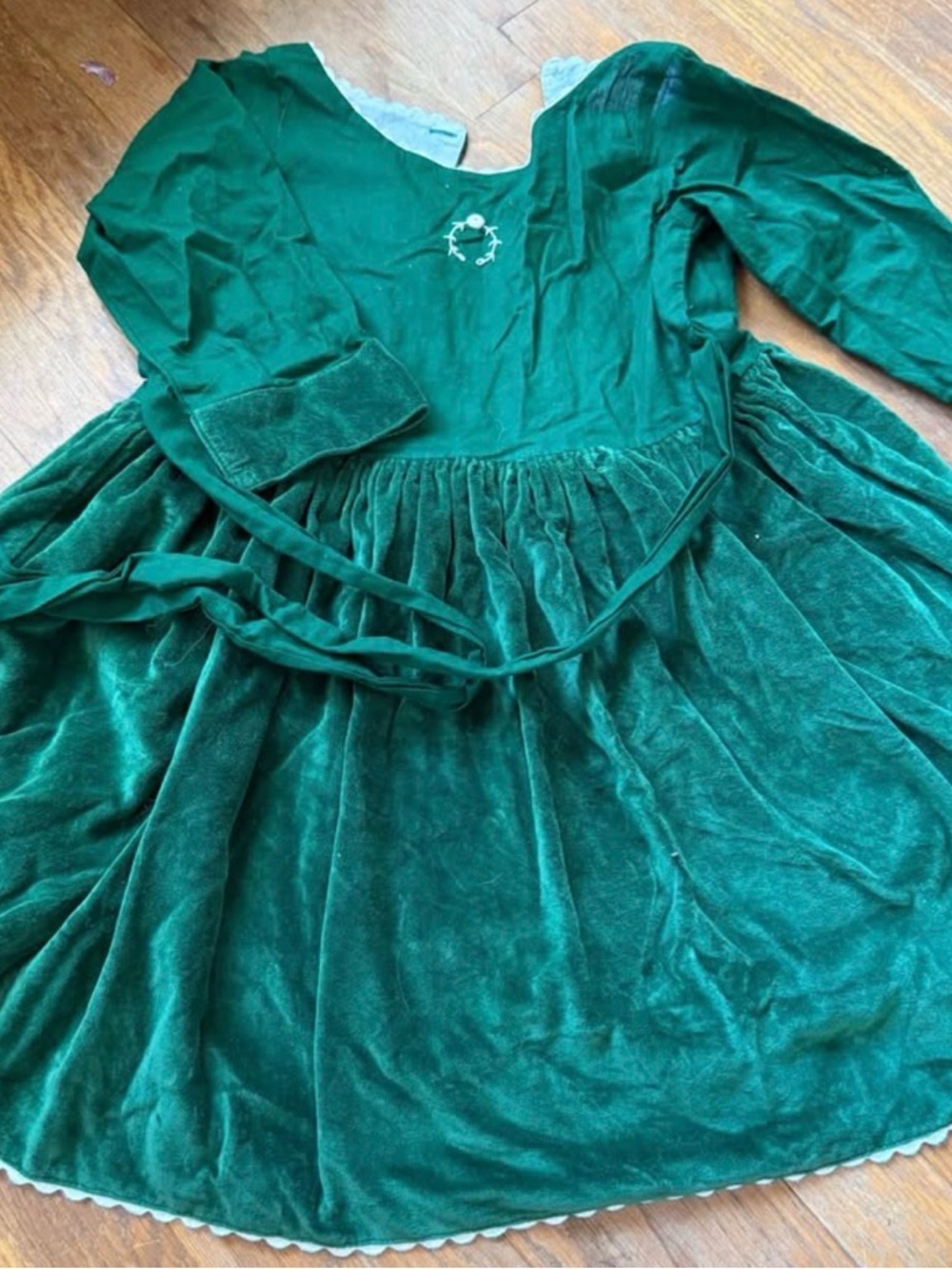 Well Dressed Wolf Girls Green Velvet Holiday Dress size 8